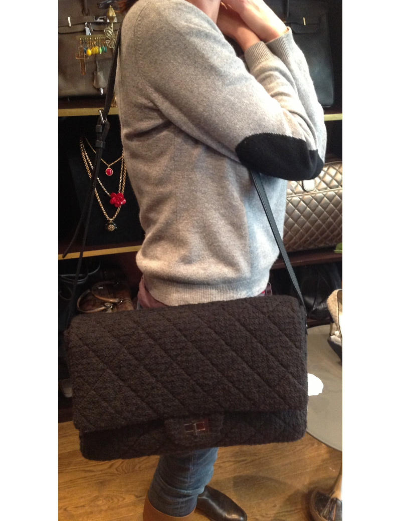 Besace 2.55 en tweed noir CHANEL