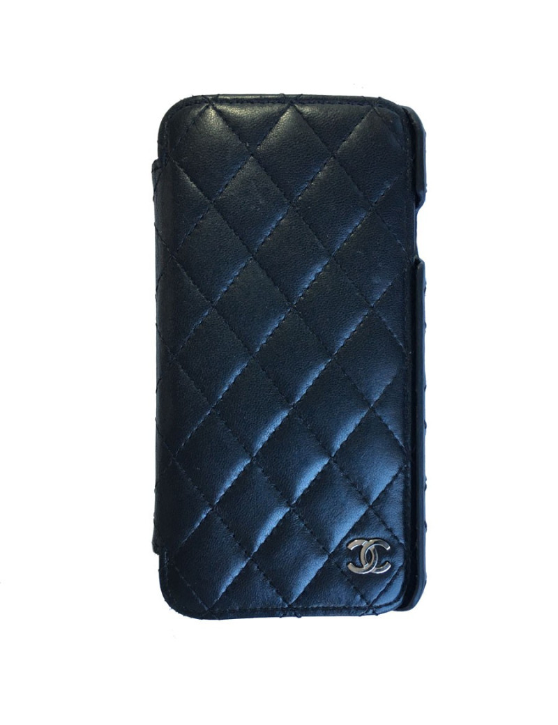 Etui  "Iphone 6" CHANEL en cuir matelassé noir