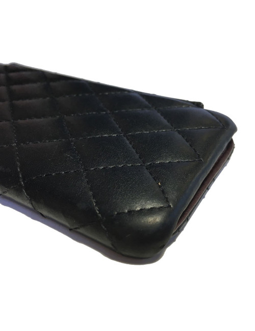 Etui  "Iphone 6" CHANEL en cuir matelassé noir