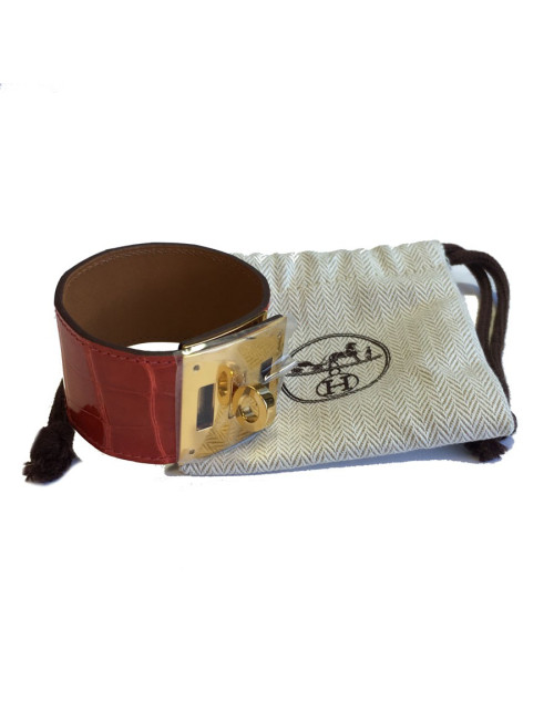 Manchette HERMES "Kelly dog" en alligator couleur géranium