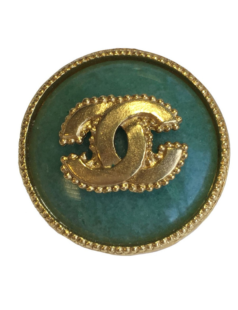 Broche CHANEL ronde en métal doré et pierre semi précieuse couleur jade