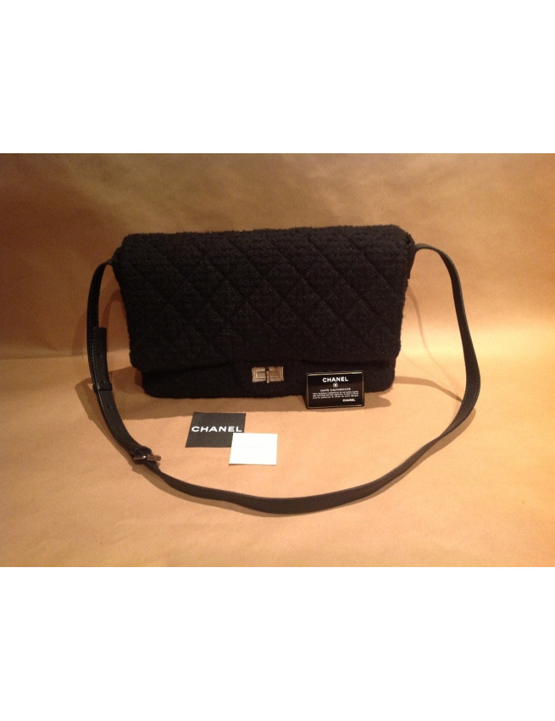Besace 2.55 en tweed noir CHANEL
