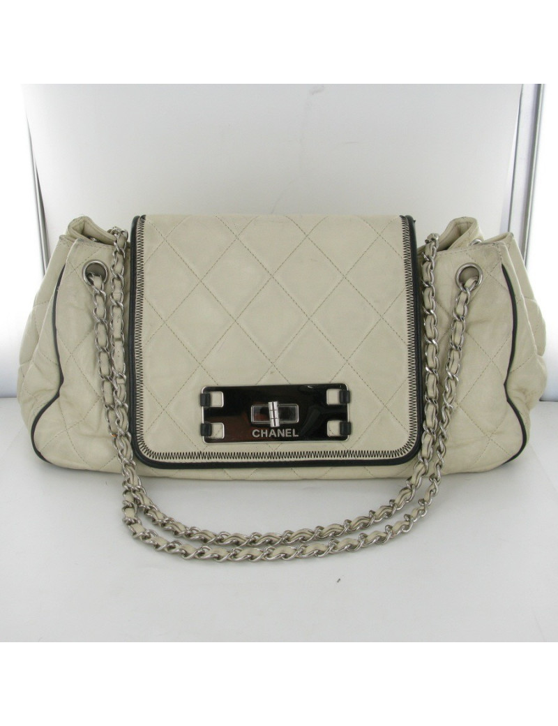 Sac cuir matelassé coquille d'oeuf CHANEL