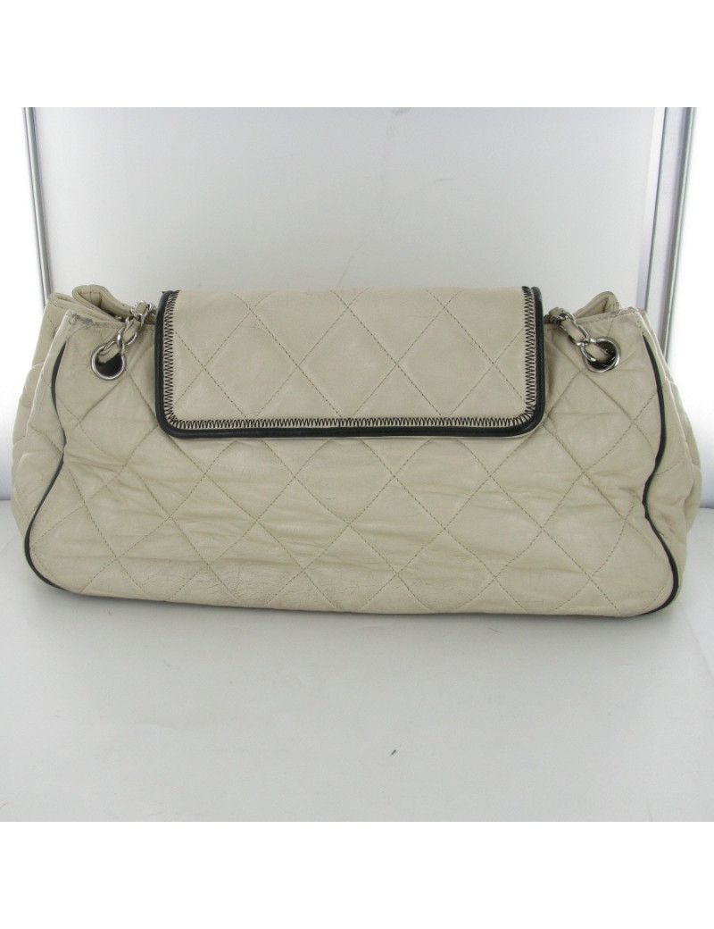 Sac cuir matelassé coquille d'oeuf CHANEL