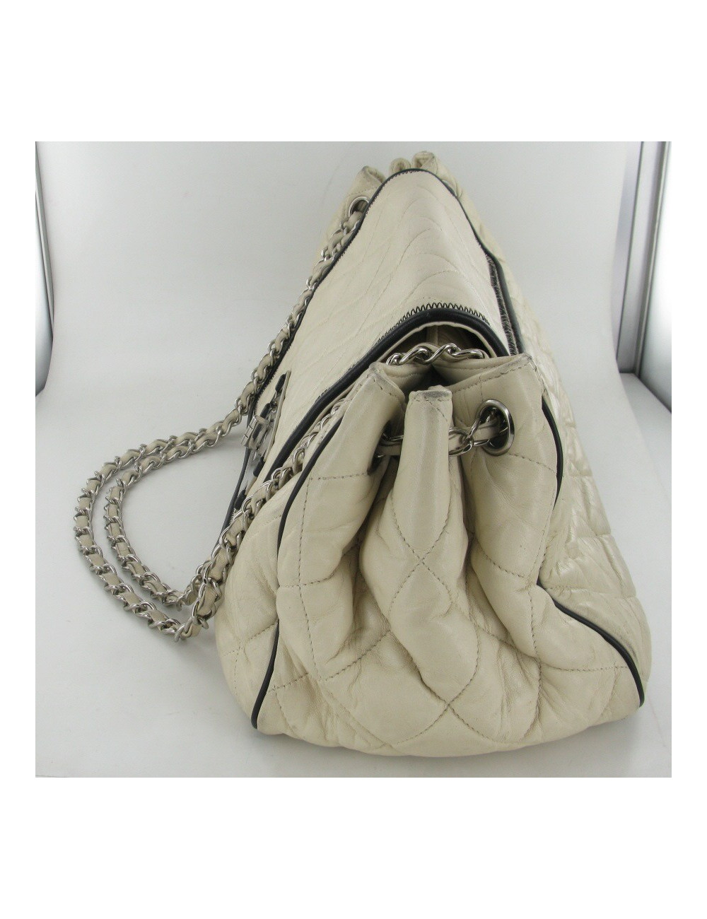 Sac cuir matelassé coquille d'oeuf CHANEL