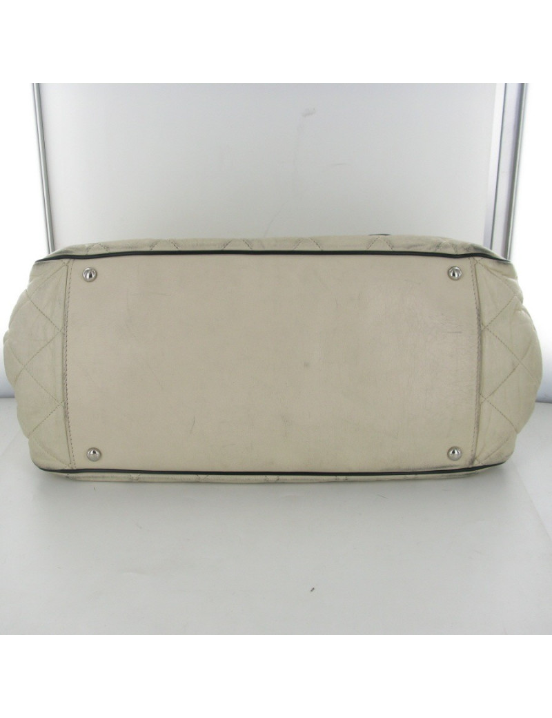 Sac cuir matelassé coquille d'oeuf CHANEL
