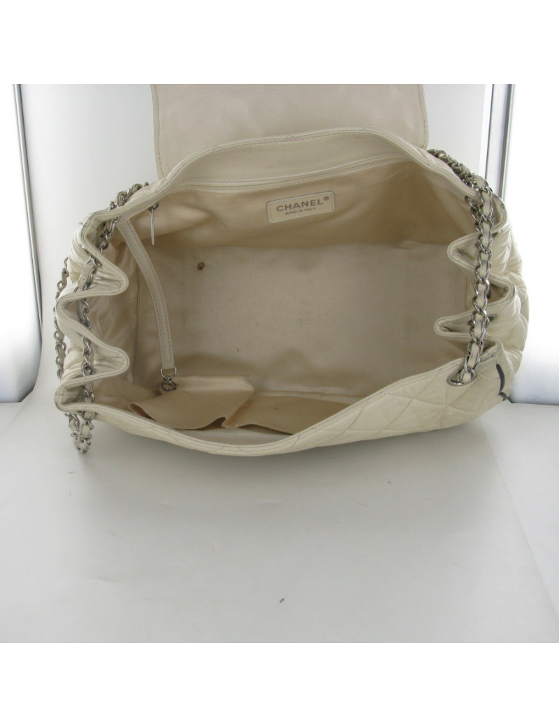 Sac cuir matelassé coquille d'oeuf CHANEL