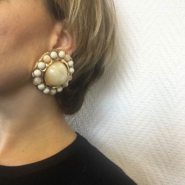 Boucles d'oreille clips CHANEL perles nacrée Vintage