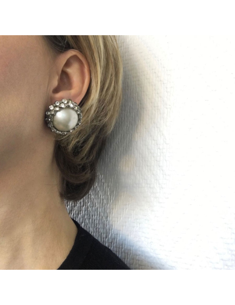 Boucles d'oreille clips CHANEL perle nacrée Vintage