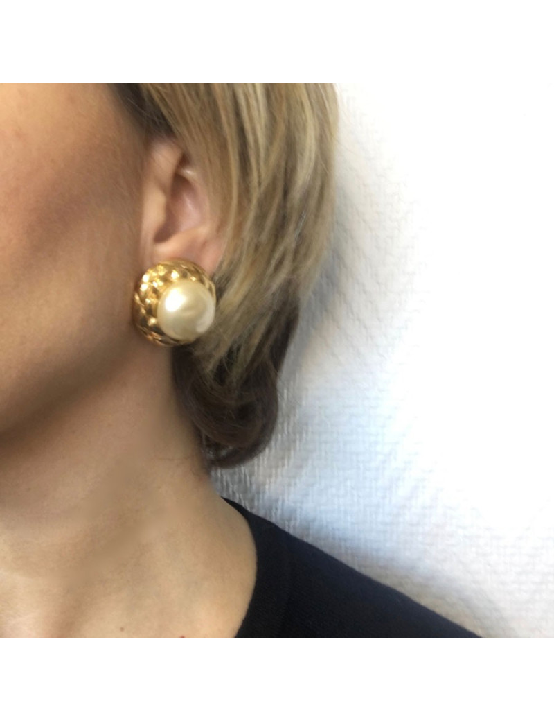 Boucles d'oreille clips CHANEL perle nacrée Vintage