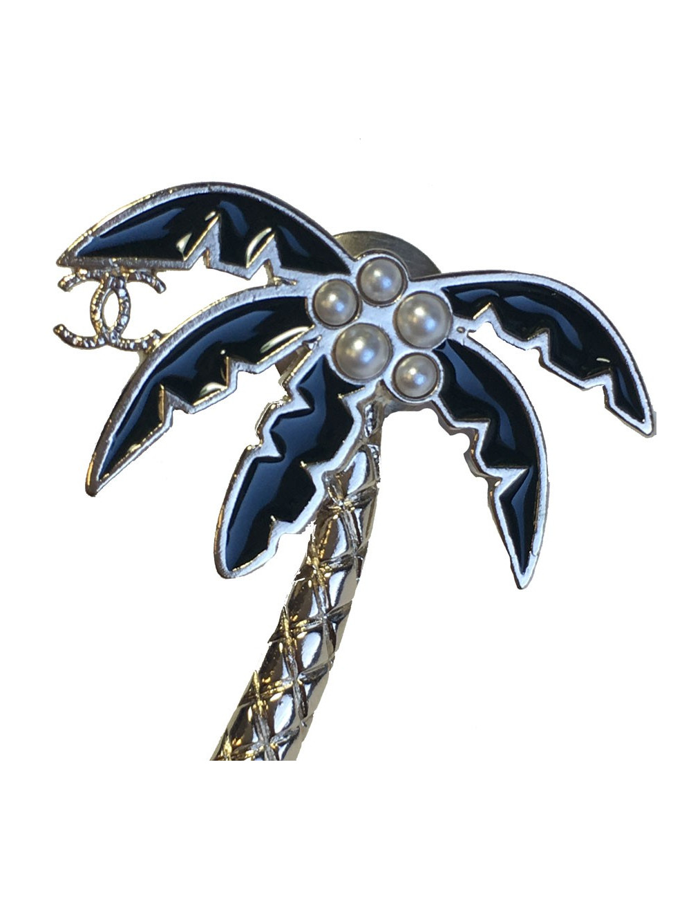 2017 pine's CHANEL Palm in silver metal and Pearly pearls