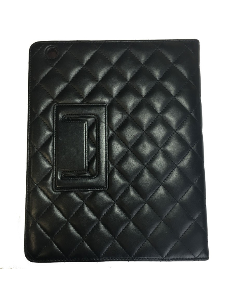 xxx Etui IPAD CHANEL en cuir matelassé noir