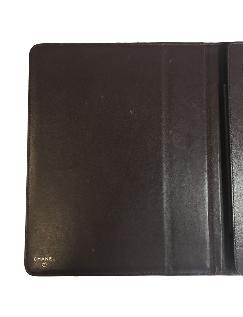 xxx Etui IPAD CHANEL en cuir matelassé noir