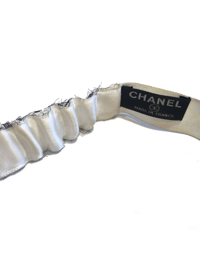Serre-tête CHANEL en satin ivoire et voile résille noir