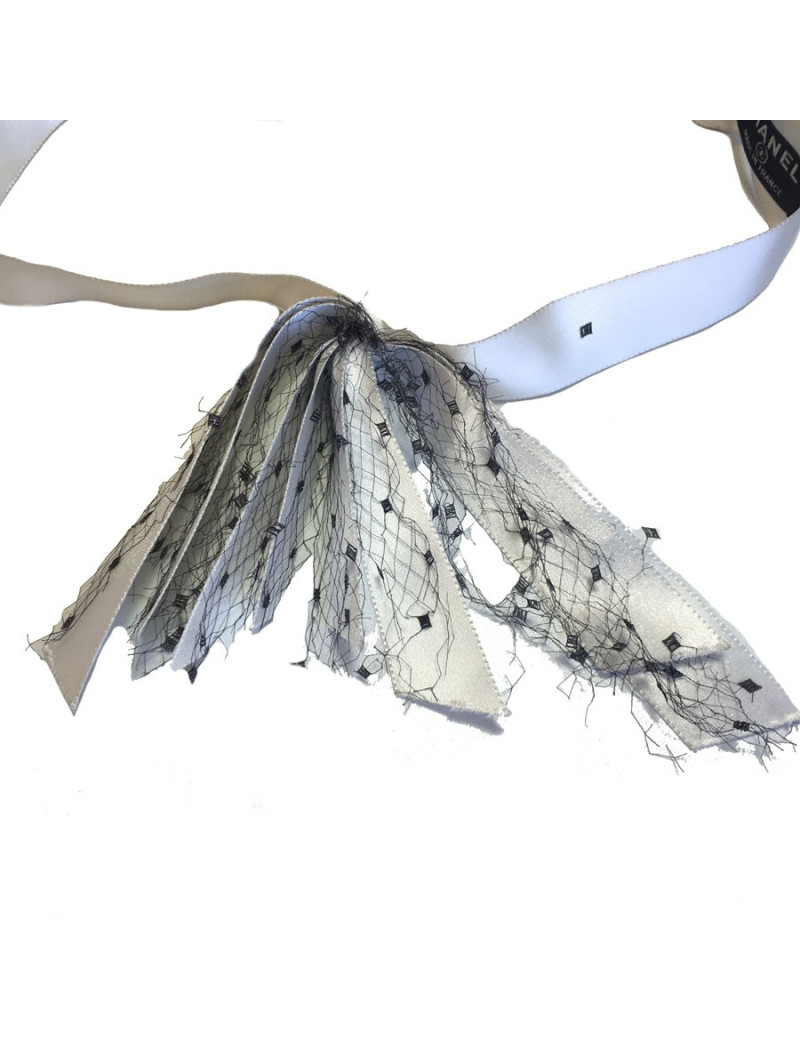 Serre-tête CHANEL en satin ivoire et voile résille noir