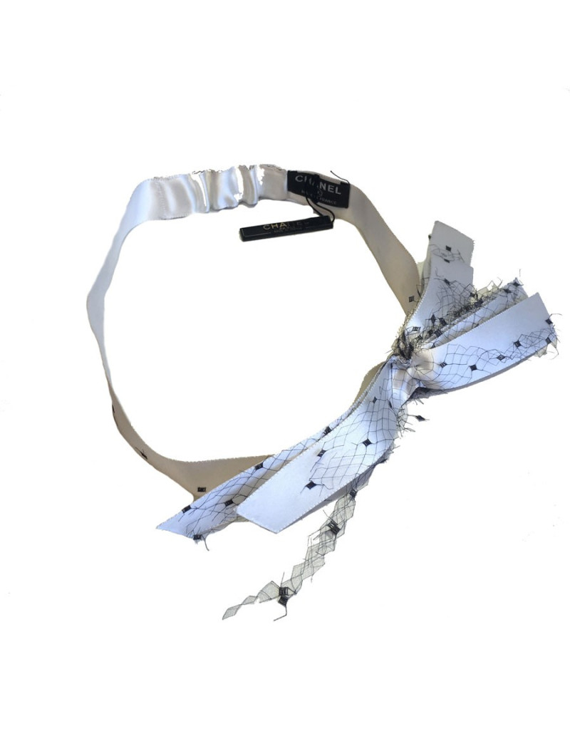 Serre-tête CHANEL en satin ivoire et résille noire