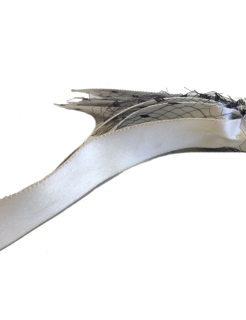 Headband CHANEL ivory satin and black FishNet