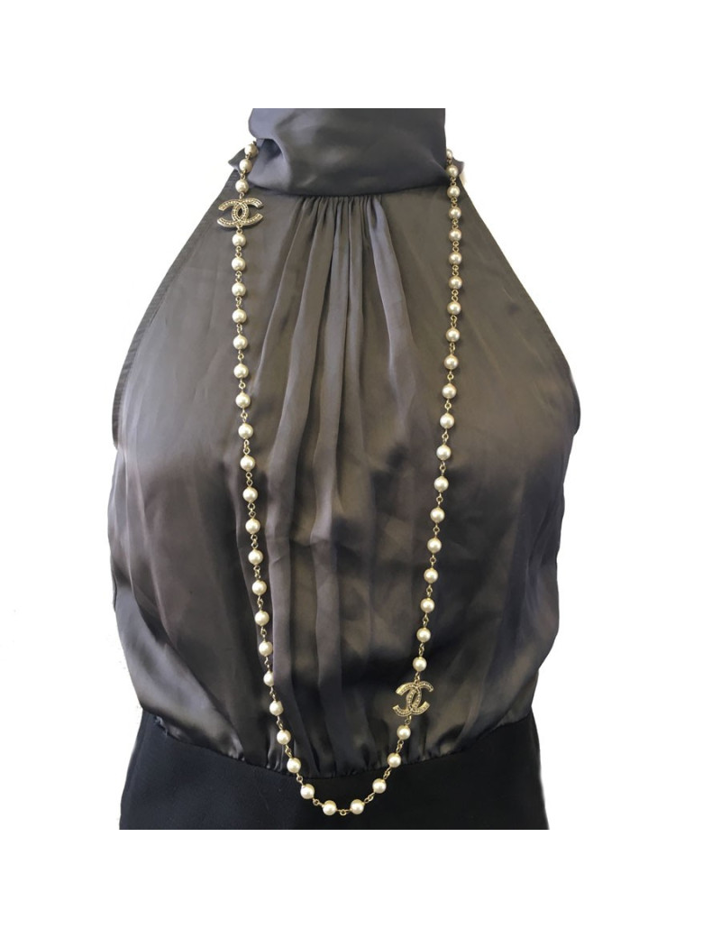 Sautoir CHANEL en perles nacrées et CC dorés