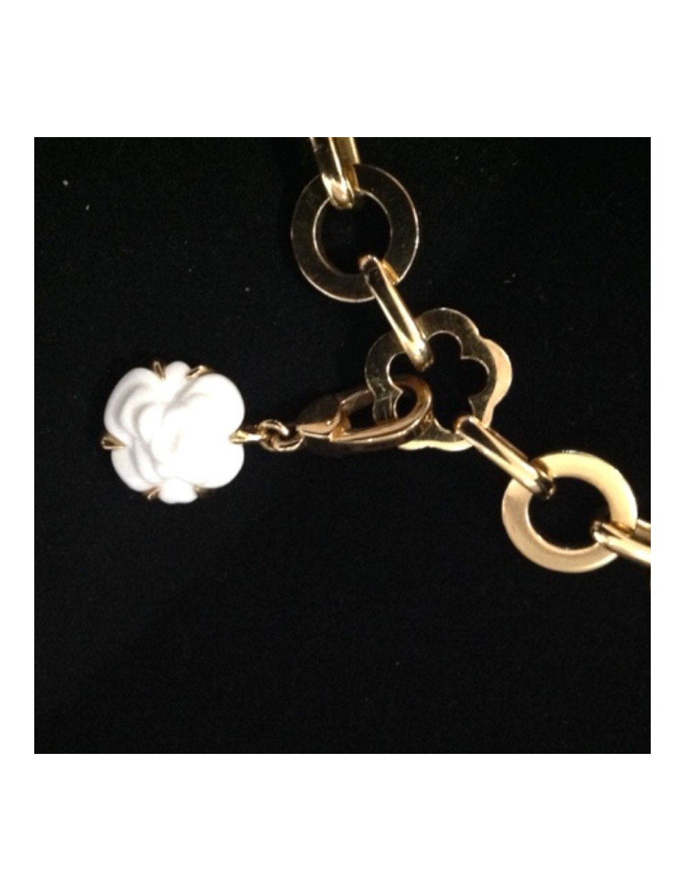 Collier CHANEL en or jaune et charms 