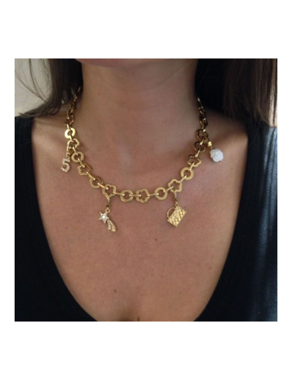Collier CHANEL en or jaune et charms 