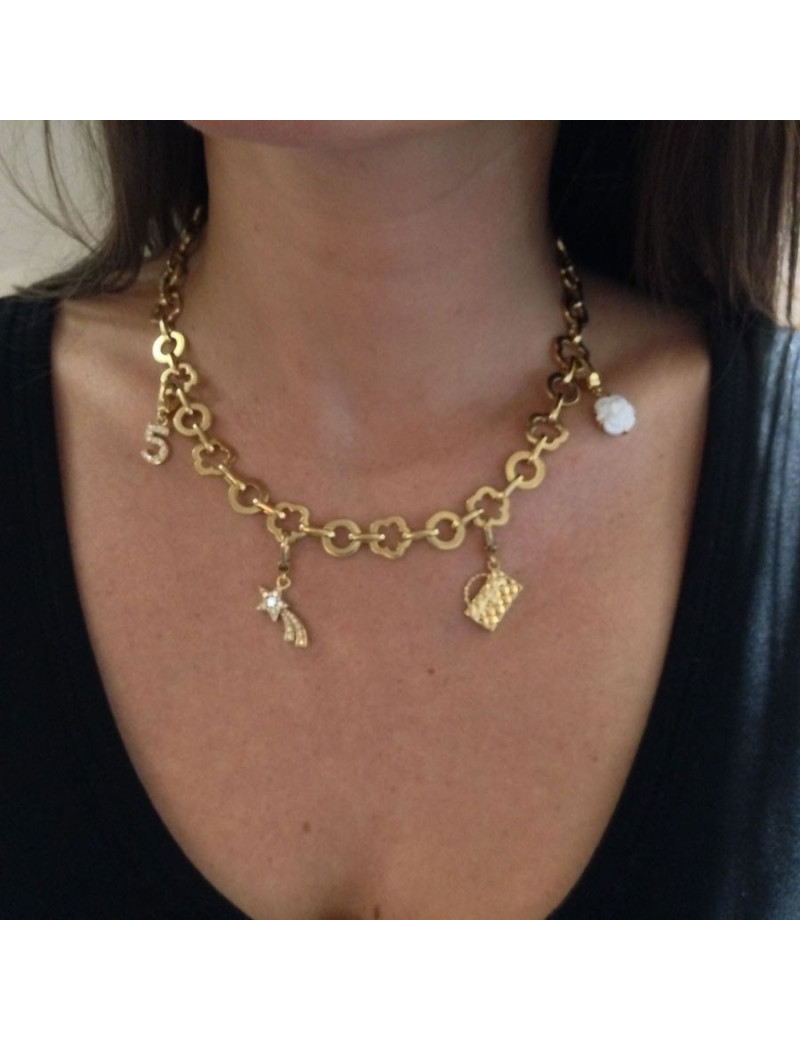 Collier CHANEL en or jaune et charms 