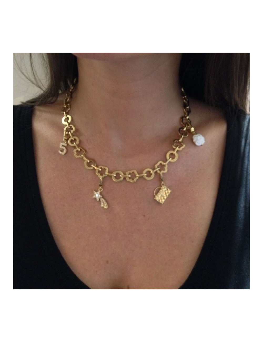 Collier CHANEL en or jaune et charms 