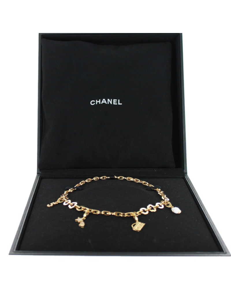 CHANEL yellow gold necklace and charms
