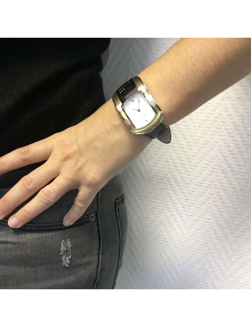 Montre FENDI collection Caméléon en cuir noir et métal doré