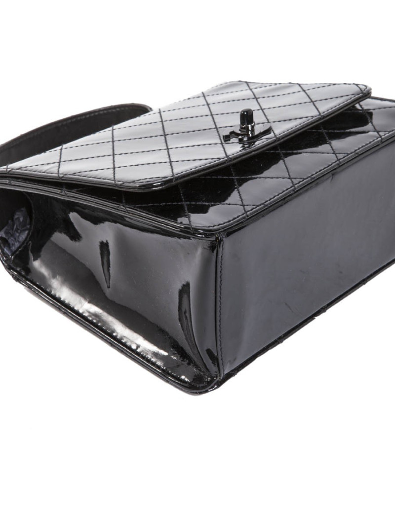 Sac CHANEL cuir verni noir vintage