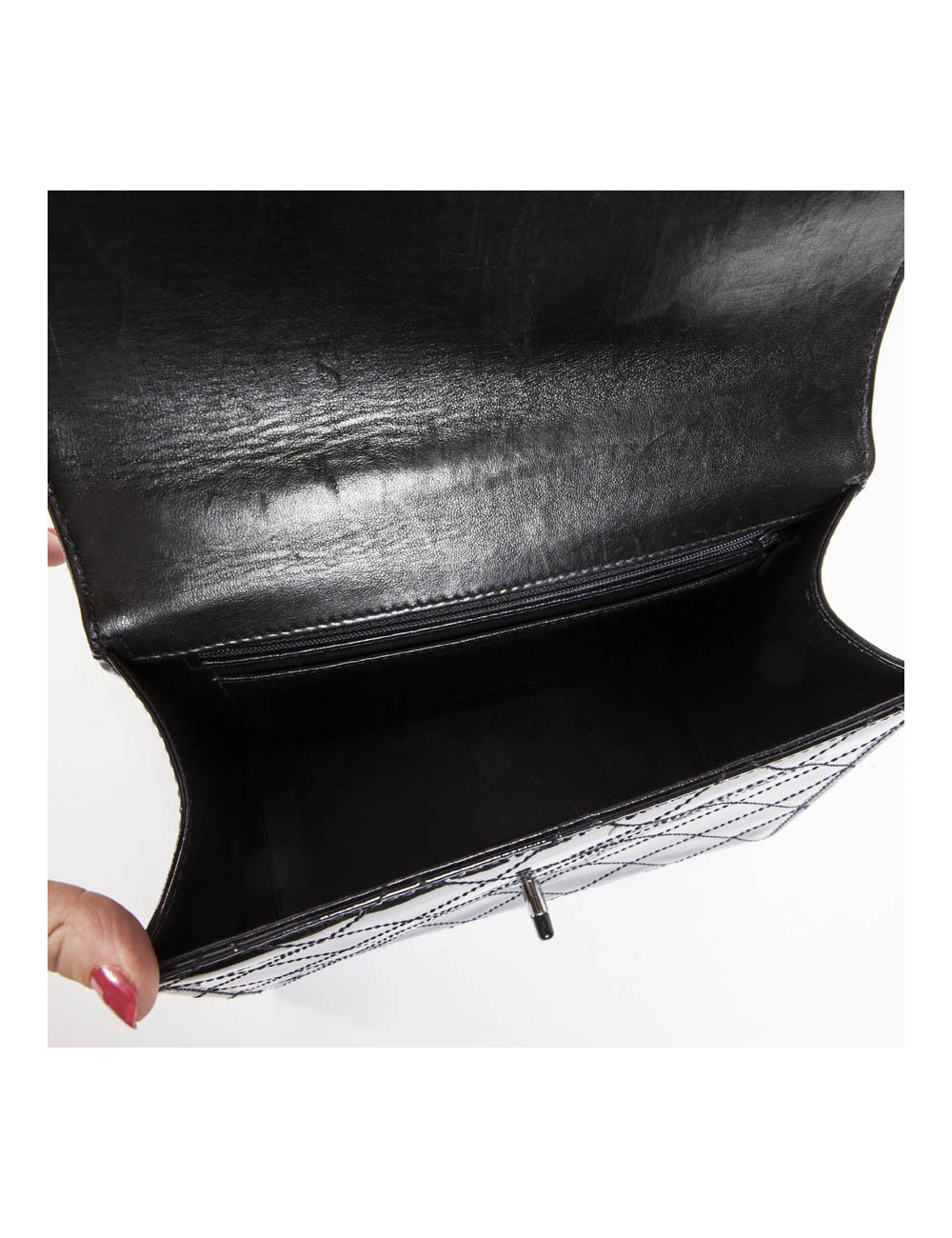 Sac CHANEL cuir verni noir vintage