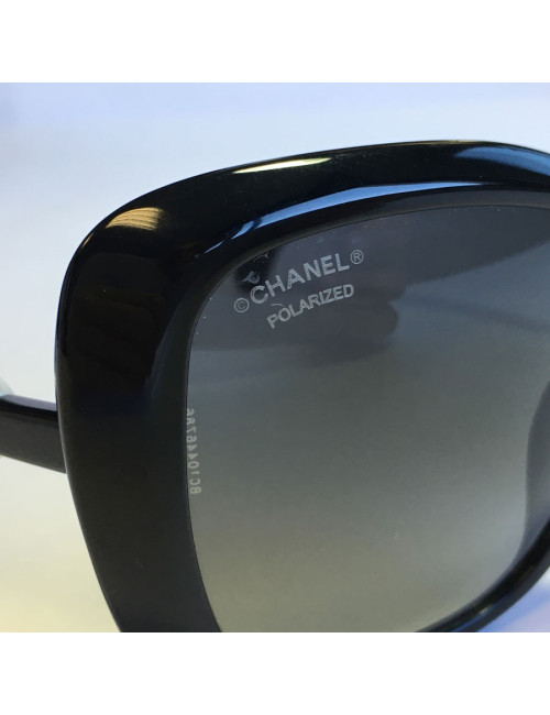 Lunettes de soleil CHANEL en plastique noir 