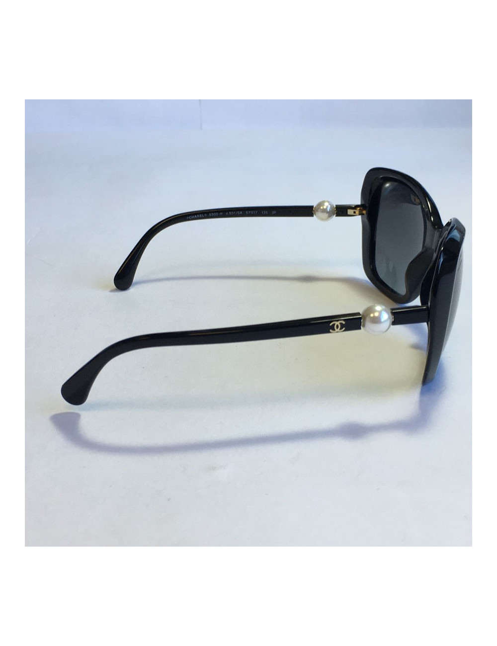 Lunettes de soleil CHANEL en plastique noir 