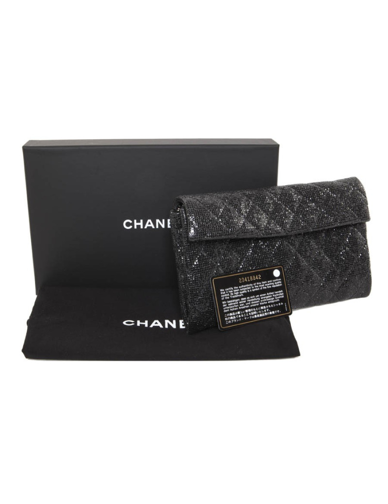 CHANEL evening bag in quilted laminated leather