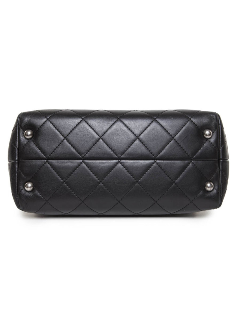 Sac cabas CHANEL cuir matelassé noir