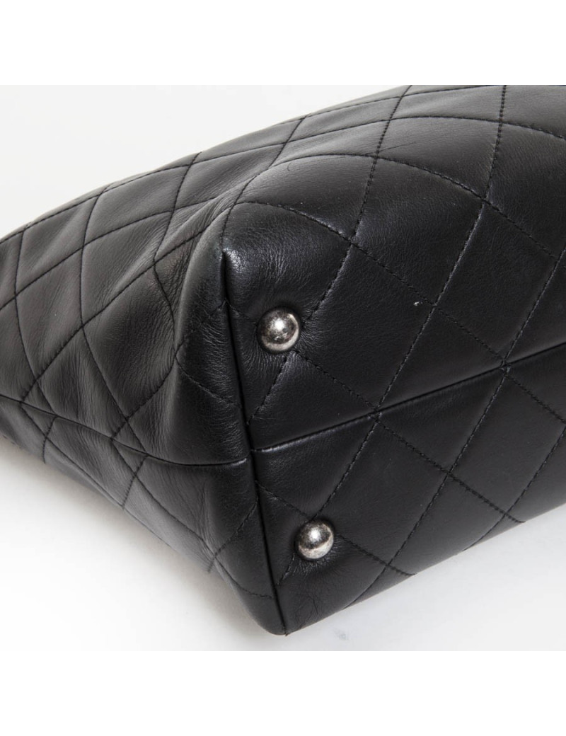 Sac cabas CHANEL cuir matelassé noir