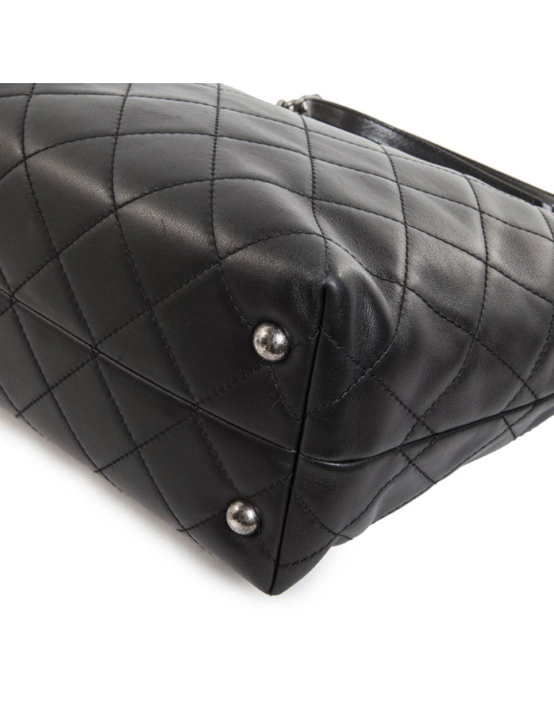 Sac cabas CHANEL cuir matelassé noir