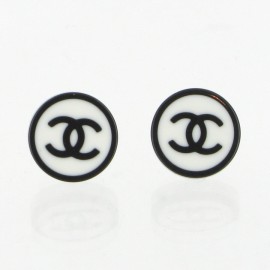 Cc CHANEL in resin black and white studs
