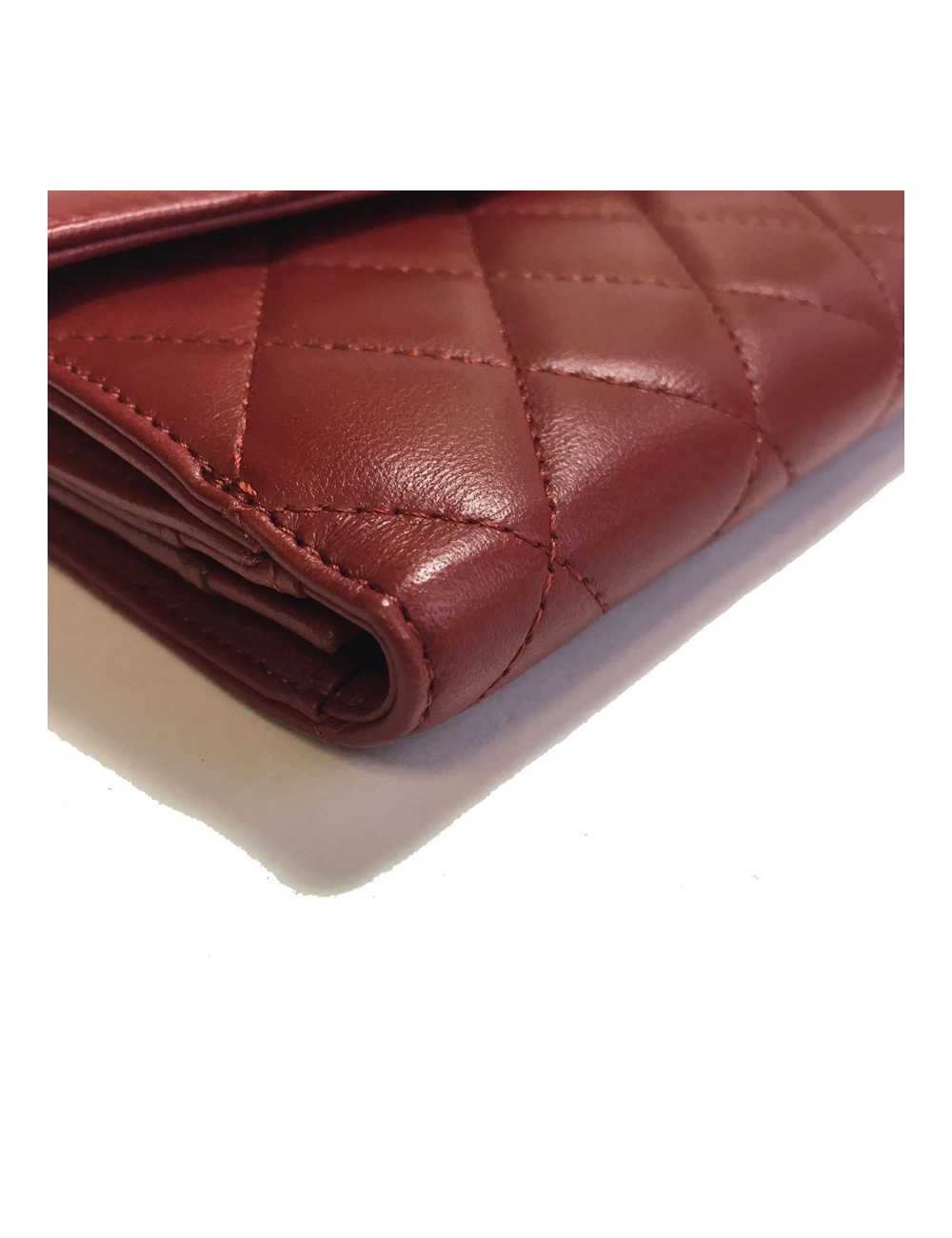 Portefeuille CHANEL en cuir matelassé rouge