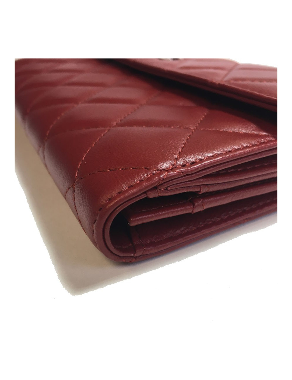 Portefeuille CHANEL en cuir matelassé rouge