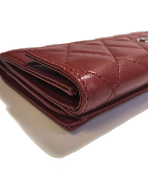 Portefeuille CHANEL en cuir matelassé rouge