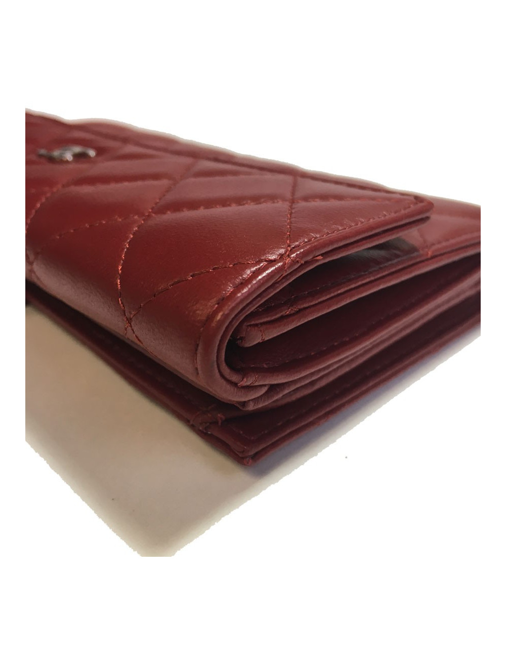 Portefeuille CHANEL en cuir matelassé rouge