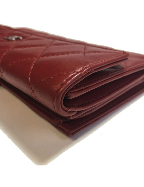 Portefeuille CHANEL en cuir matelassé rouge