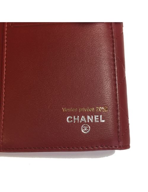 Portefeuille CHANEL en cuir matelassé rouge