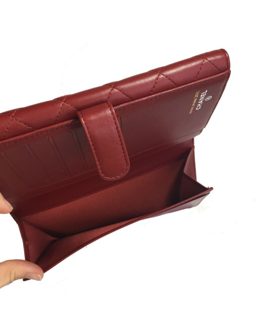 Portefeuille CHANEL en cuir matelassé rouge