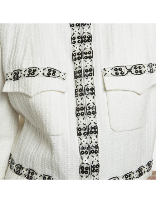 Veste CHANEL T 46 blanche avec liserets  en perles,  sequins  et boutons blancs nacrés