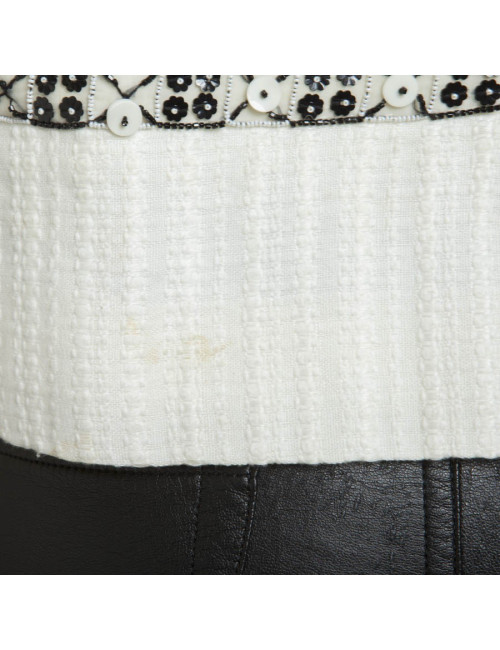 Veste CHANEL T 46 blanche avec liserets  en perles,  sequins  et boutons blancs nacrés