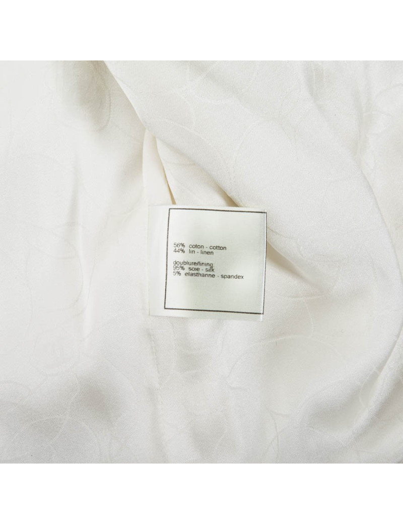 Veste CHANEL T 46 blanche avec liserés  en perles,  sequins  et boutons blancs nacrés