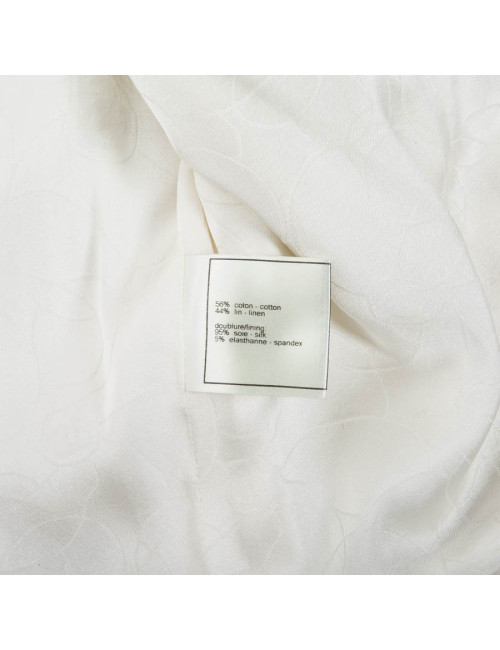 Veste CHANEL T 46 blanche avec liserés  en perles,  sequins  et boutons blancs nacrés