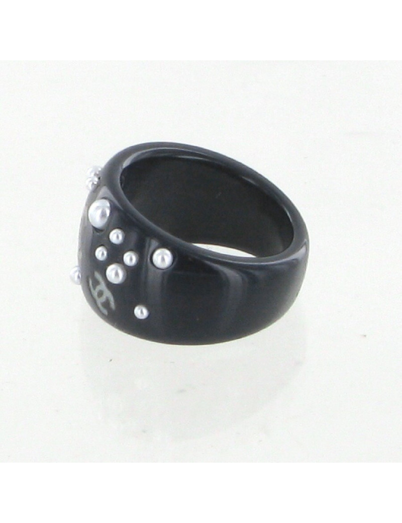 Bague noire perles et CC CHANEL