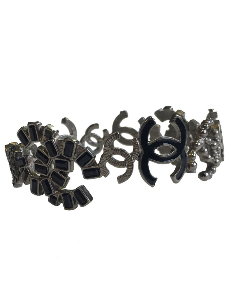 Bracelet CHANEL CC en métal ruthénium, strass et résine noirs